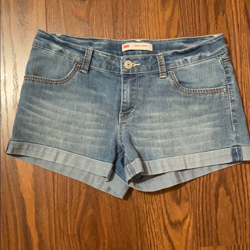 Girls size 16 Levi’s Short Shorts